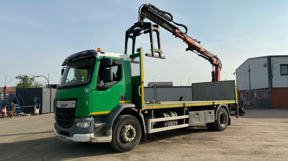 DAF LF 220 18 TONNE - Platós teherautó: 2 kép. DAF LF 220 18 TONNE - Platós teherautó: 2 kép.