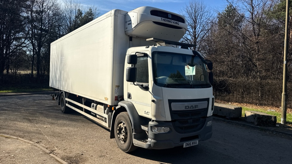 DAF LF 220 EURO 6 18 TONNE - Hűtős teherautó: 1 kép. DAF LF 220 EURO 6 18 TONNE - Hűtős teherautó: 1 kép.