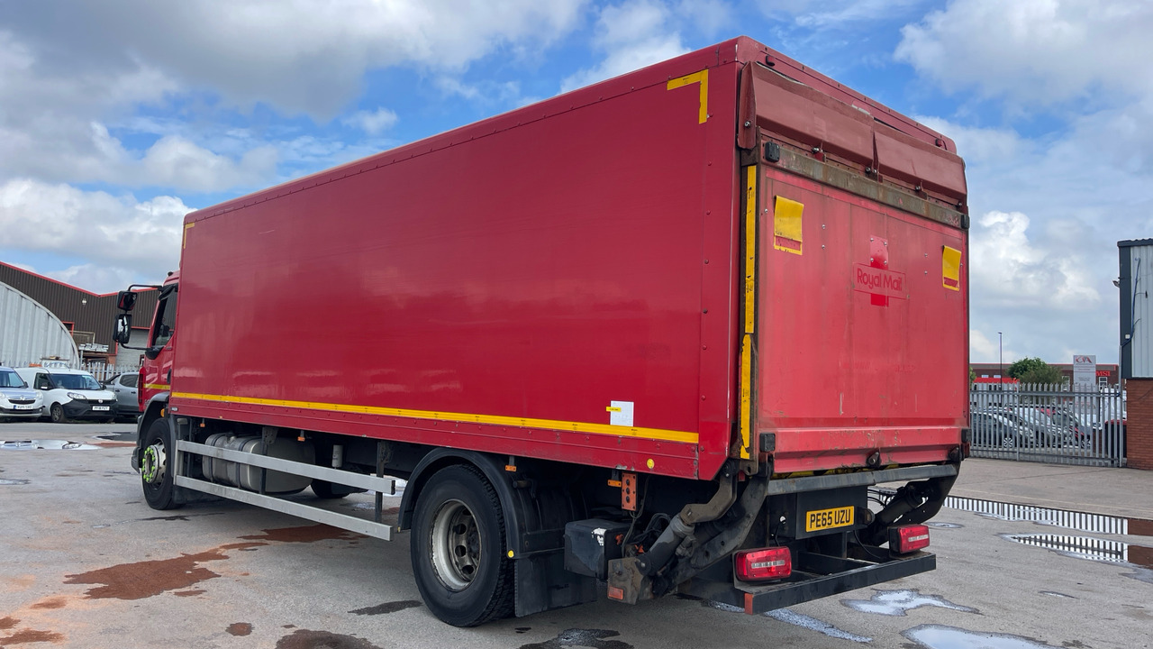 DAF LF 220 - Dobozos felépítményű teherautó: 3 kép. DAF LF 220 - Dobozos felépítményű teherautó: 3 kép.