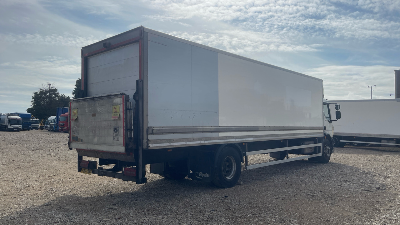 DAF LF 230 - Dobozos felépítményű teherautó: 4 kép. DAF LF 230 - Dobozos felépítményű teherautó: 4 kép.