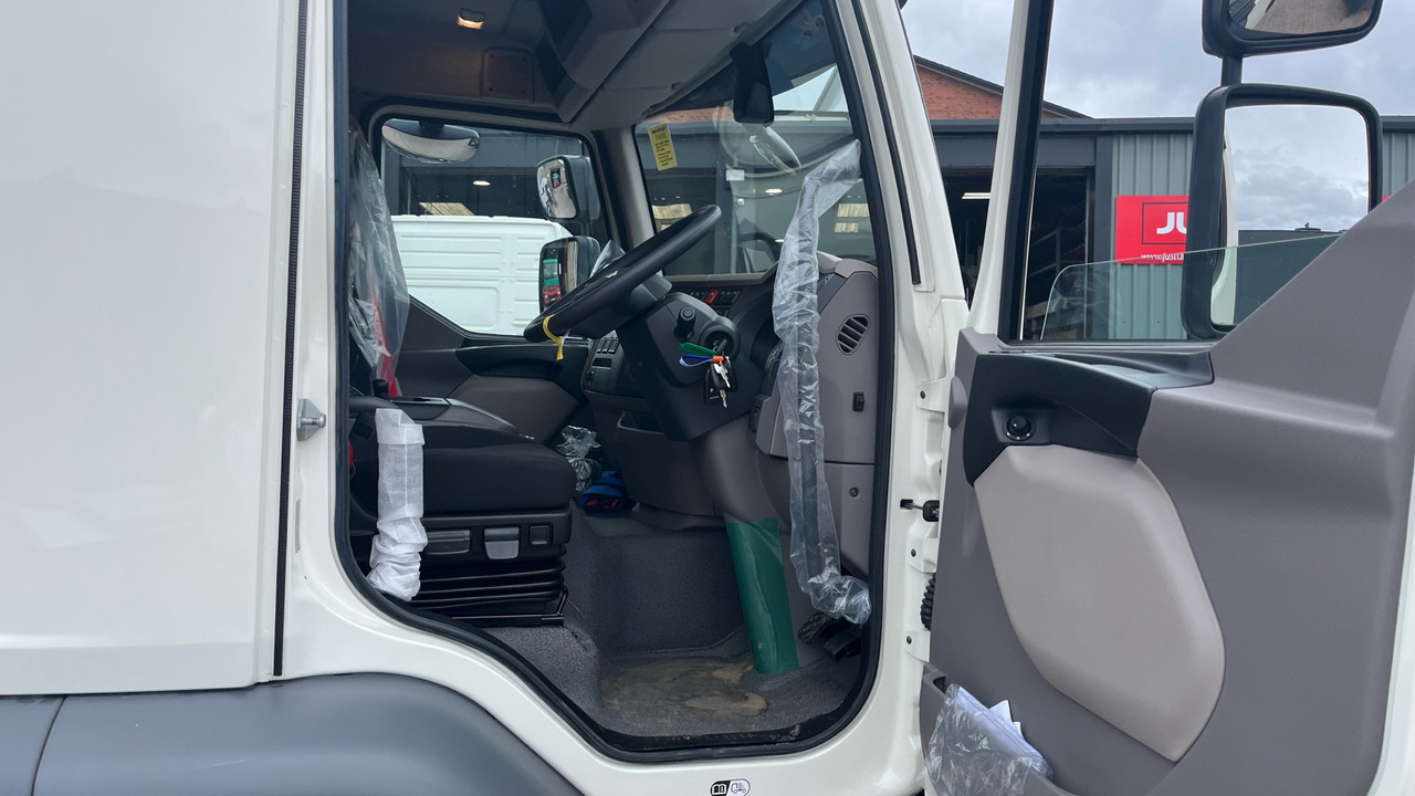 DAF LF 290 - Alvaz teherautó: 5 kép. DAF LF 290 - Alvaz teherautó: 5 kép.