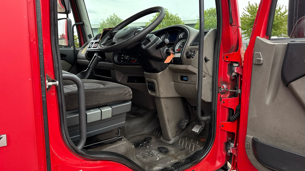 DAF LF 45.140 - Dobozos felépítményű teherautó: 5 kép. DAF LF 45.140 - Dobozos felépítményű teherautó: 5 kép.