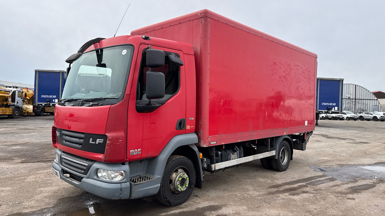 DAF LF 45.140 - Dobozos felépítményű teherautó: 2 kép. DAF LF 45.140 - Dobozos felépítményű teherautó: 2 kép.