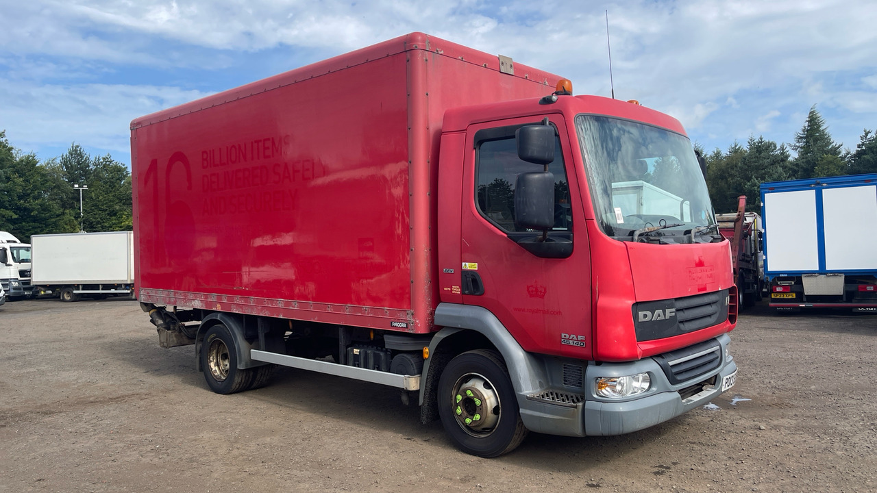 DAF LF 45.140 - Dobozos felépítményű teherautó: 1 kép. DAF LF 45.140 - Dobozos felépítményű teherautó: 1 kép.