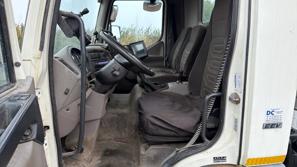 DAF LF 45.160 - Utcaseprő gép: 5 kép. DAF LF 45.160 - Utcaseprő gép: 5 kép.