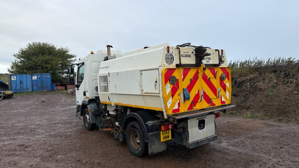 DAF LF 45.160 - Utcaseprő gép: 4 kép. DAF LF 45.160 - Utcaseprő gép: 4 kép.