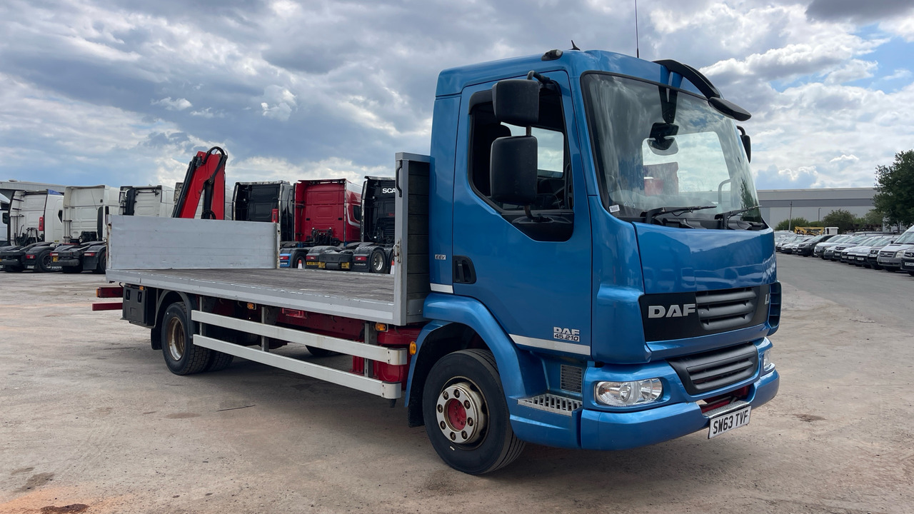 DAF LF 45.210 - Platós teherautó, Darus autó: 1 kép. DAF LF 45.210 - Platós teherautó, Darus autó: 1 kép.