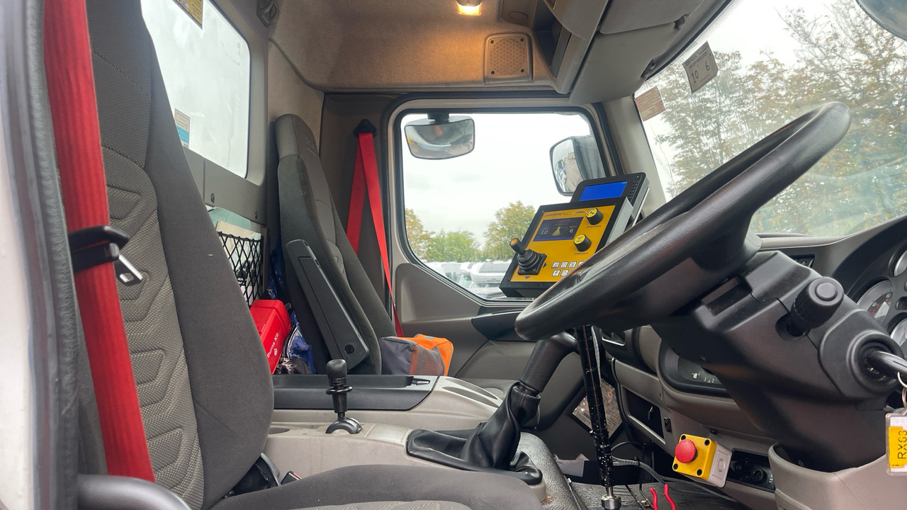 DAF LF 55.220 - Hóeltakarító gép: 5 kép. DAF LF 55.220 - Hóeltakarító gép: 5 kép.