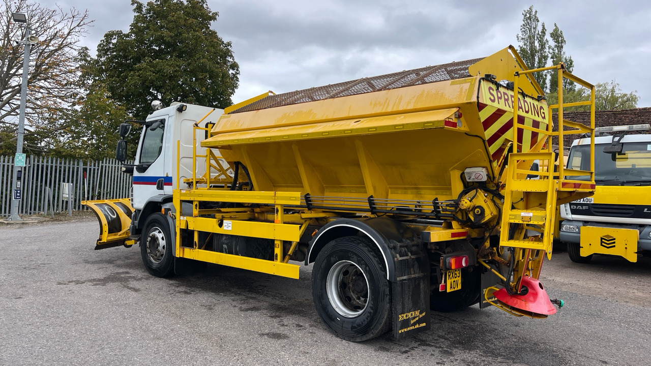 DAF LF 55.220 - Hóeltakarító gép: 3 kép. DAF LF 55.220 - Hóeltakarító gép: 3 kép.