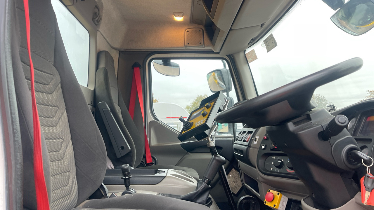 DAF LF 55.220 - Hóeltakarító gép: 5 kép. DAF LF 55.220 - Hóeltakarító gép: 5 kép.