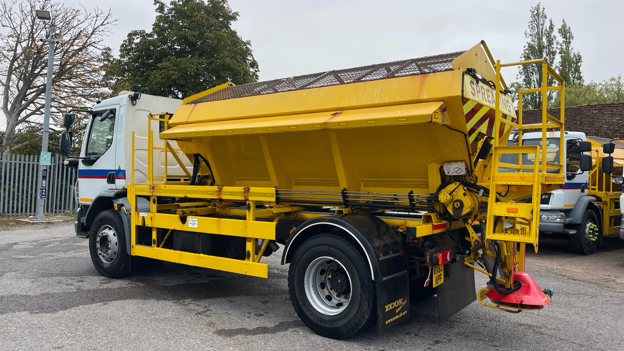 DAF LF 55.220 - Hóeltakarító gép: 3 kép. DAF LF 55.220 - Hóeltakarító gép: 3 kép.