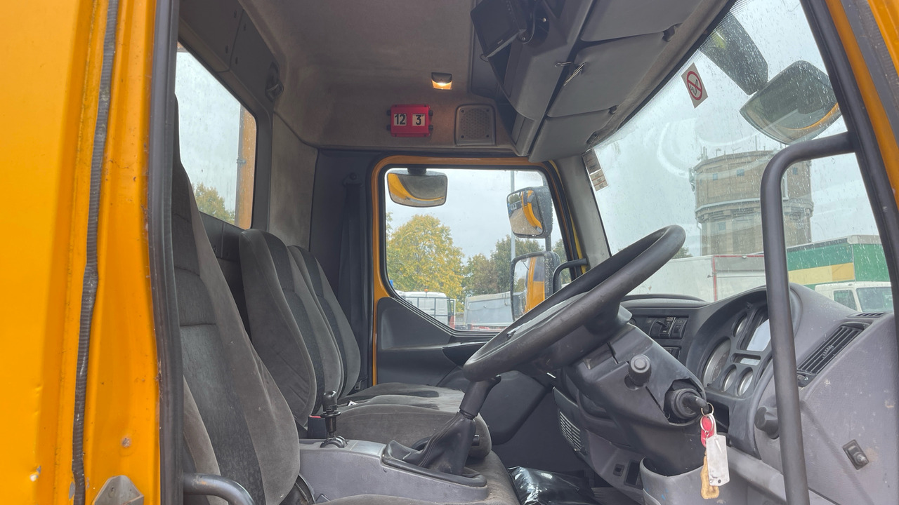 DAF LF 55.220 - Platós teherautó: 5 kép. DAF LF 55.220 - Platós teherautó: 5 kép.