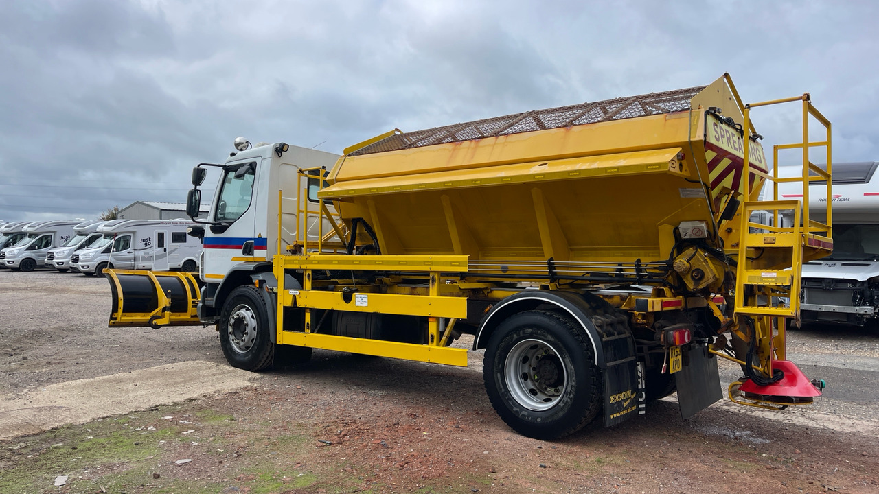 DAF LF 55.220 - Hóeltakarító gép: 3 kép. DAF LF 55.220 - Hóeltakarító gép: 3 kép.