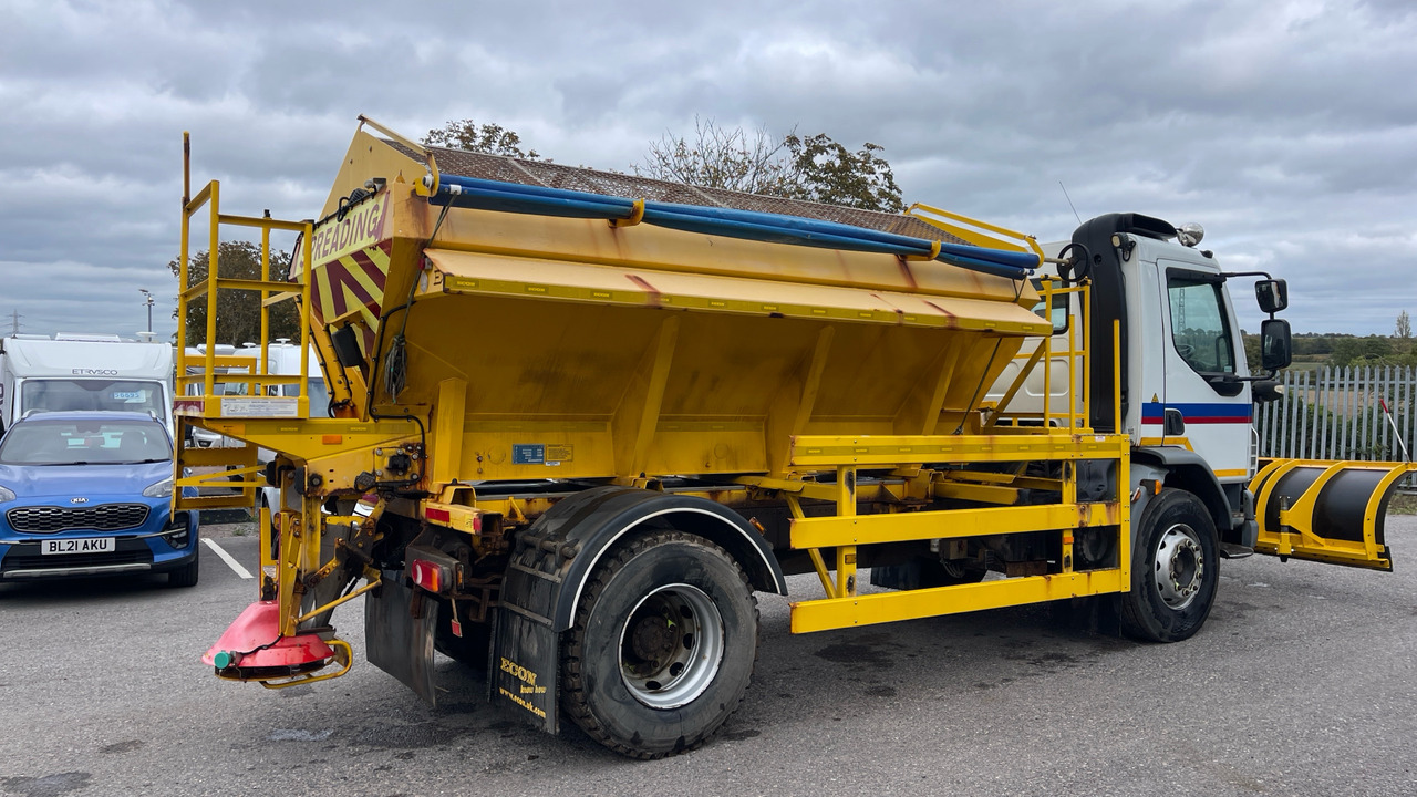 DAF LF 55.220 - Hóeltakarító gép: 4 kép. DAF LF 55.220 - Hóeltakarító gép: 4 kép.