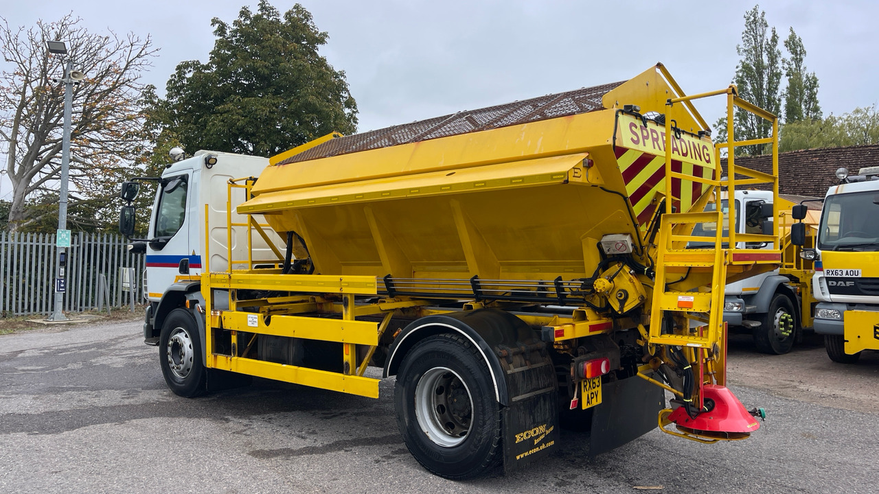 DAF LF 55.220 - Hóeltakarító gép: 3 kép. DAF LF 55.220 - Hóeltakarító gép: 3 kép.