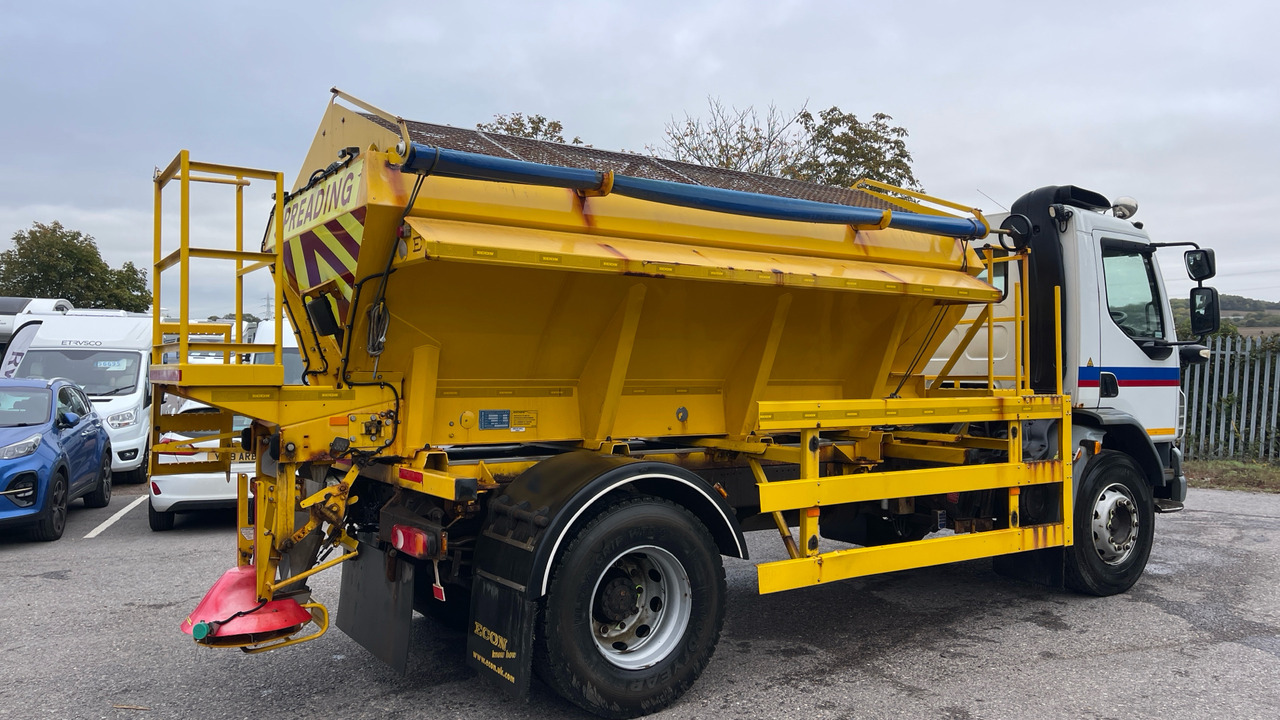 DAF LF 55.220 - Hóeltakarító gép: 4 kép. DAF LF 55.220 - Hóeltakarító gép: 4 kép.