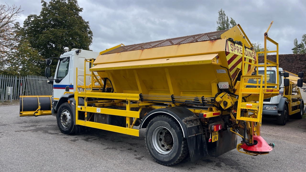 DAF LF 55.220 - Hóeltakarító gép: 3 kép. DAF LF 55.220 - Hóeltakarító gép: 3 kép.