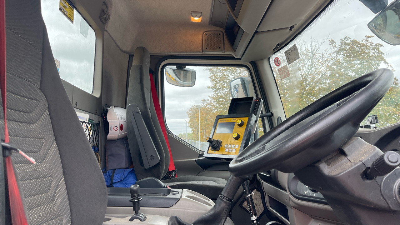 DAF LF 55.220 - Hóeltakarító gép: 5 kép. DAF LF 55.220 - Hóeltakarító gép: 5 kép.