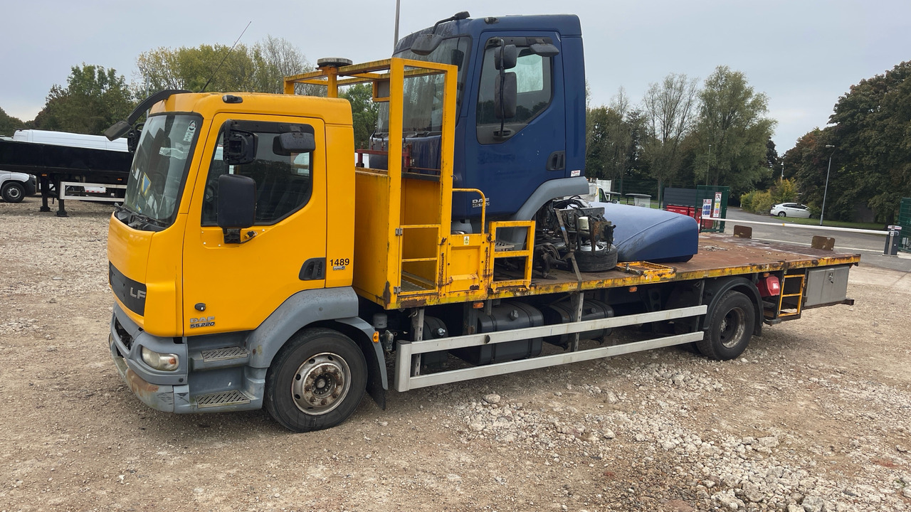 DAF LF 55.220 - Platós teherautó: 2 kép. DAF LF 55.220 - Platós teherautó: 2 kép.
