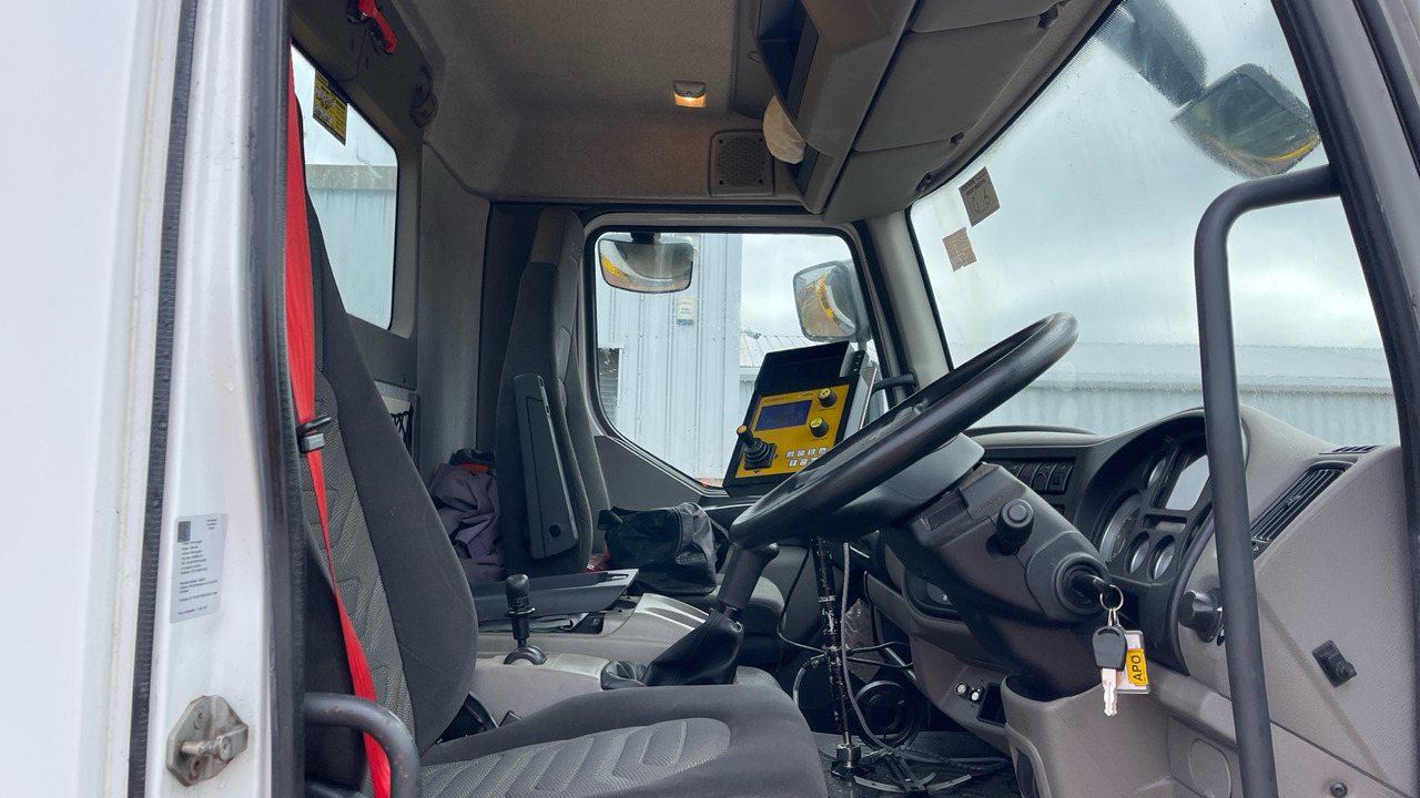 DAF LF 55.220 - Hóeltakarító gép: 5 kép. DAF LF 55.220 - Hóeltakarító gép: 5 kép.