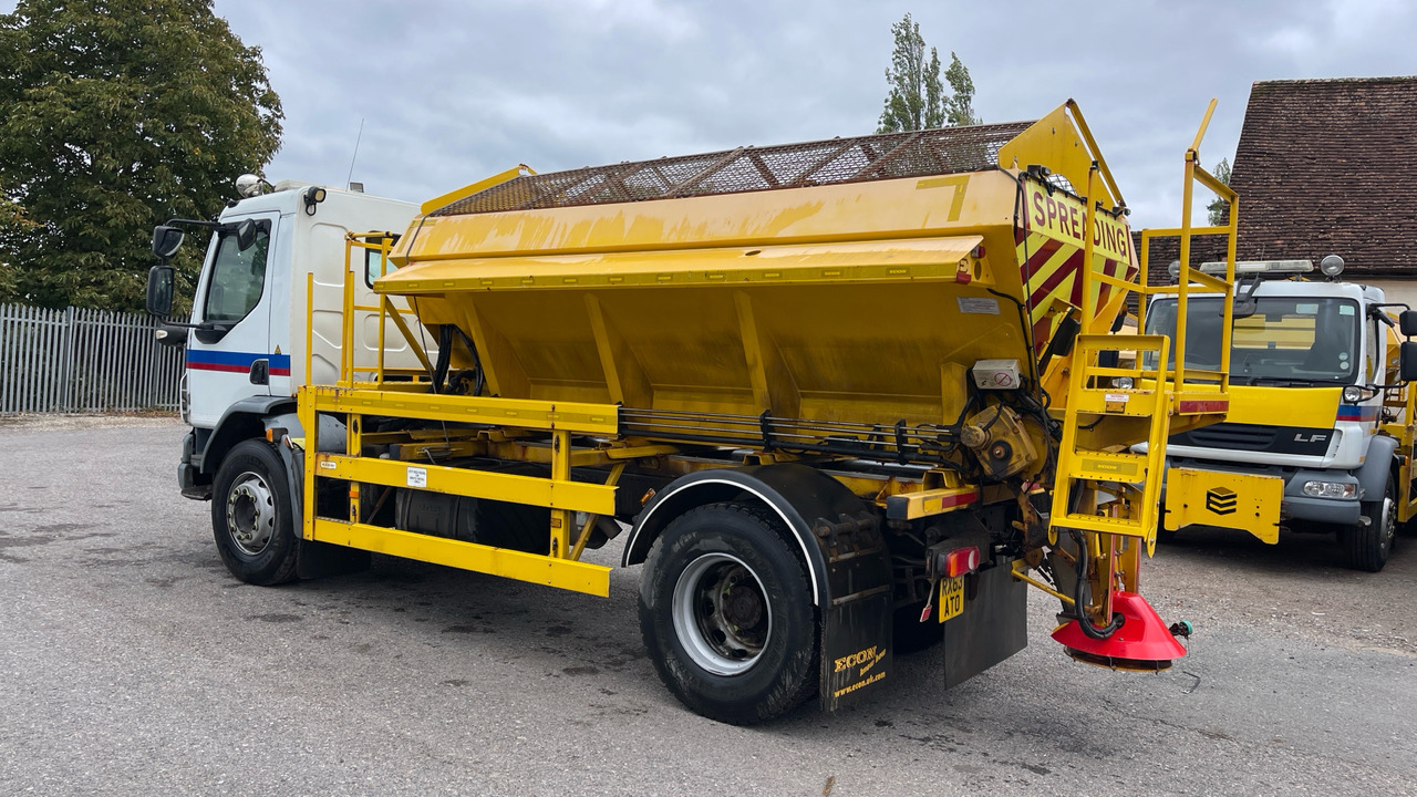 DAF LF 55.220 - Hóeltakarító gép: 3 kép. DAF LF 55.220 - Hóeltakarító gép: 3 kép.