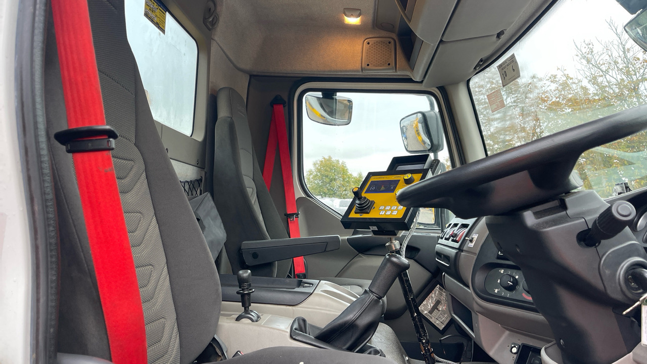 DAF LF 55.220 - Hóeltakarító gép: 5 kép. DAF LF 55.220 - Hóeltakarító gép: 5 kép.