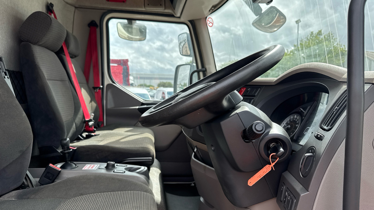 DAF TRUCKS LF LF 150 FA 08T - Dobozos felépítményű teherautó: 5 kép. DAF TRUCKS LF LF 150 FA 08T - Dobozos felépítményű teherautó: 5 kép.