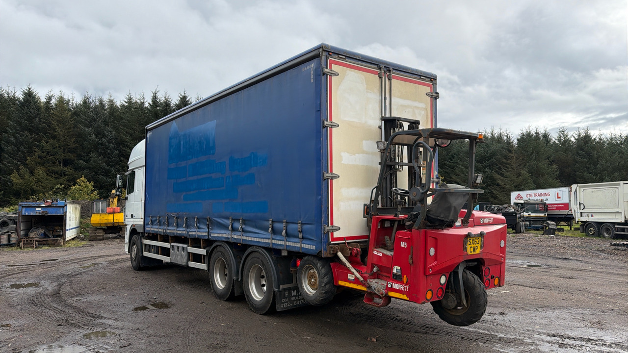 DAF XF 105.510 - Ponyvás teherautó: 3 kép. DAF XF 105.510 - Ponyvás teherautó: 3 kép.