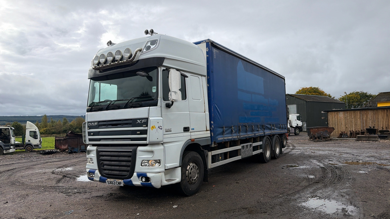 DAF XF 105.510 - Ponyvás teherautó: 2 kép. DAF XF 105.510 - Ponyvás teherautó: 2 kép.