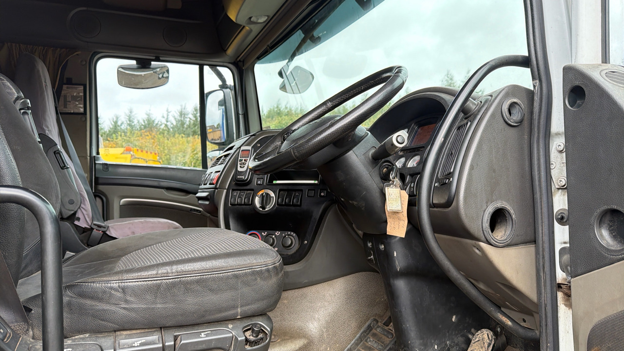 DAF XF 105.510 - Ponyvás teherautó: 5 kép. DAF XF 105.510 - Ponyvás teherautó: 5 kép.