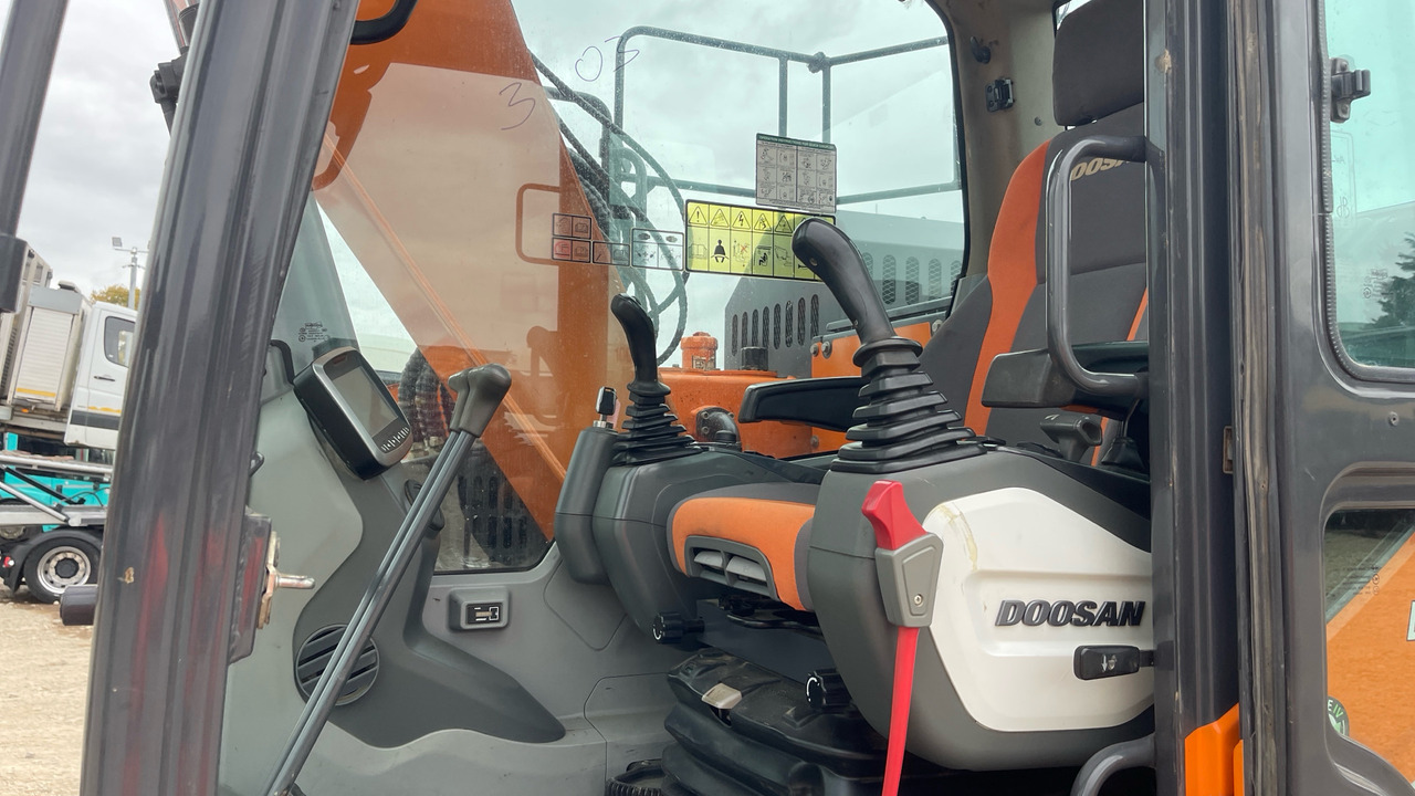 DOOSAN DX140LCR-5 - Lánctalpas kotró: 5 kép. DOOSAN DX140LCR-5 - Lánctalpas kotró: 5 kép.
