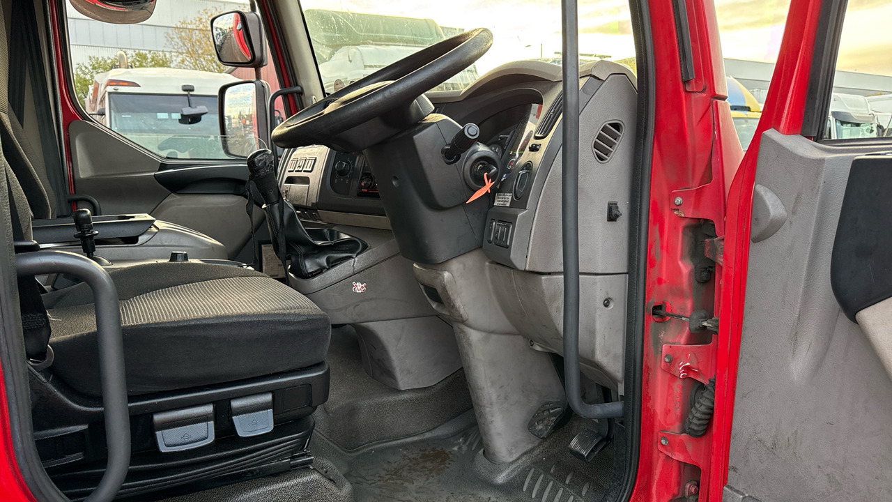 Daf LF 150 - Dobozos felépítményű teherautó: 5 kép. Daf LF 150 - Dobozos felépítményű teherautó: 5 kép.