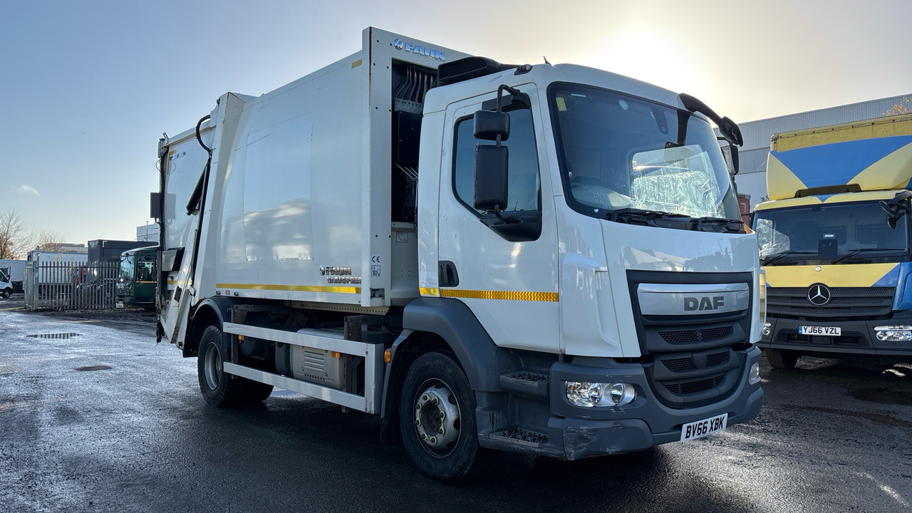 Daf LF 220 - Szemetesautó: 1 kép. Daf LF 220 - Szemetesautó: 1 kép.