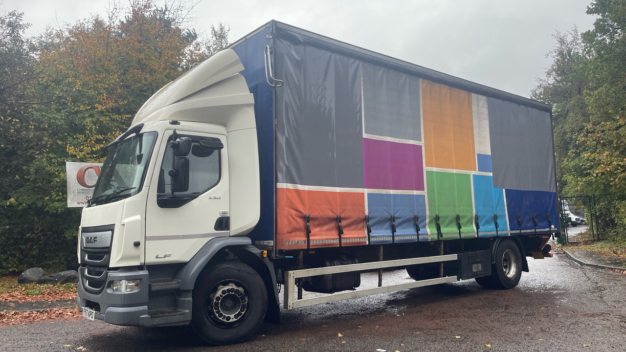 Daf LF 230 - Ponyvás teherautó: 2 kép. Daf LF 230 - Ponyvás teherautó: 2 kép.