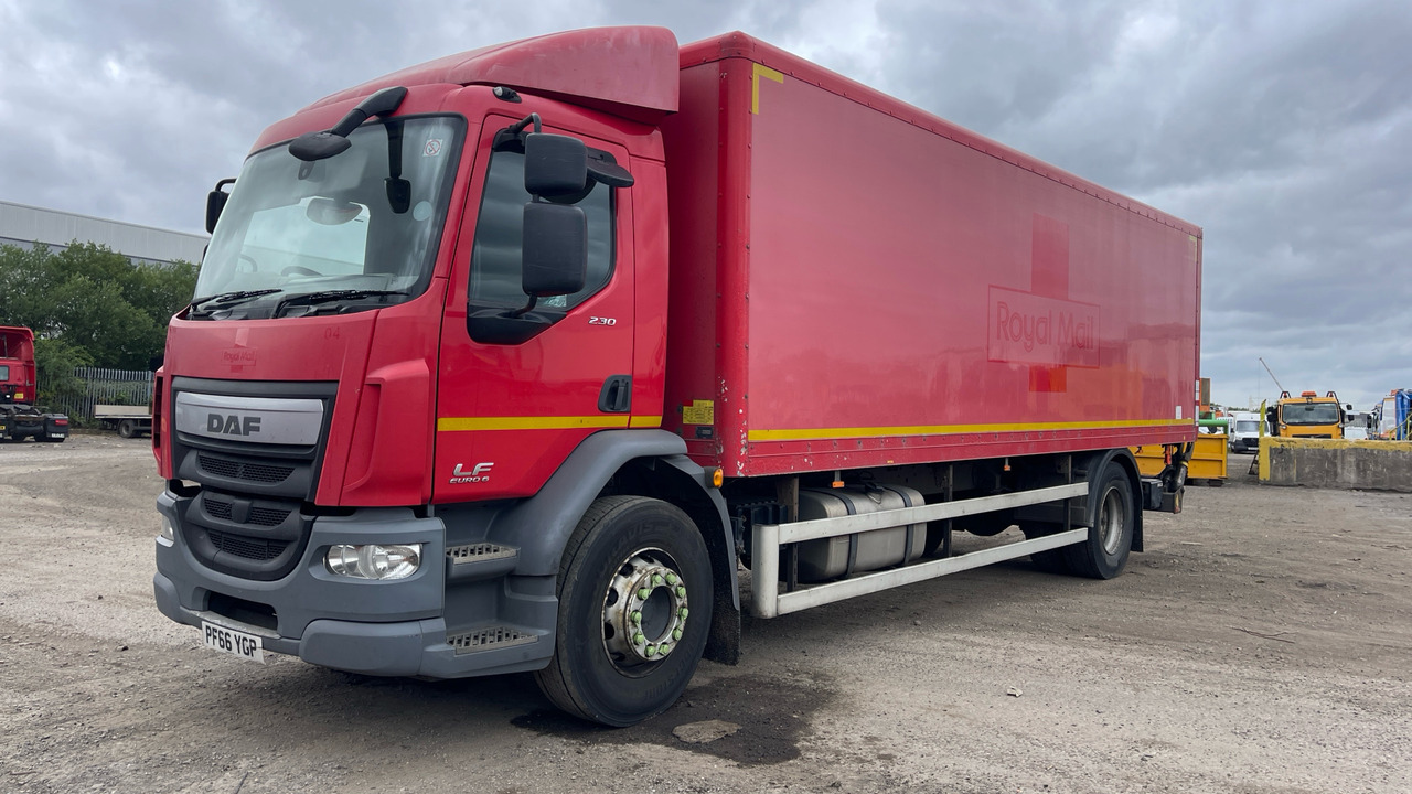 Daf LF 230 - Dobozos felépítményű teherautó: 3 kép. Daf LF 230 - Dobozos felépítményű teherautó: 3 kép.