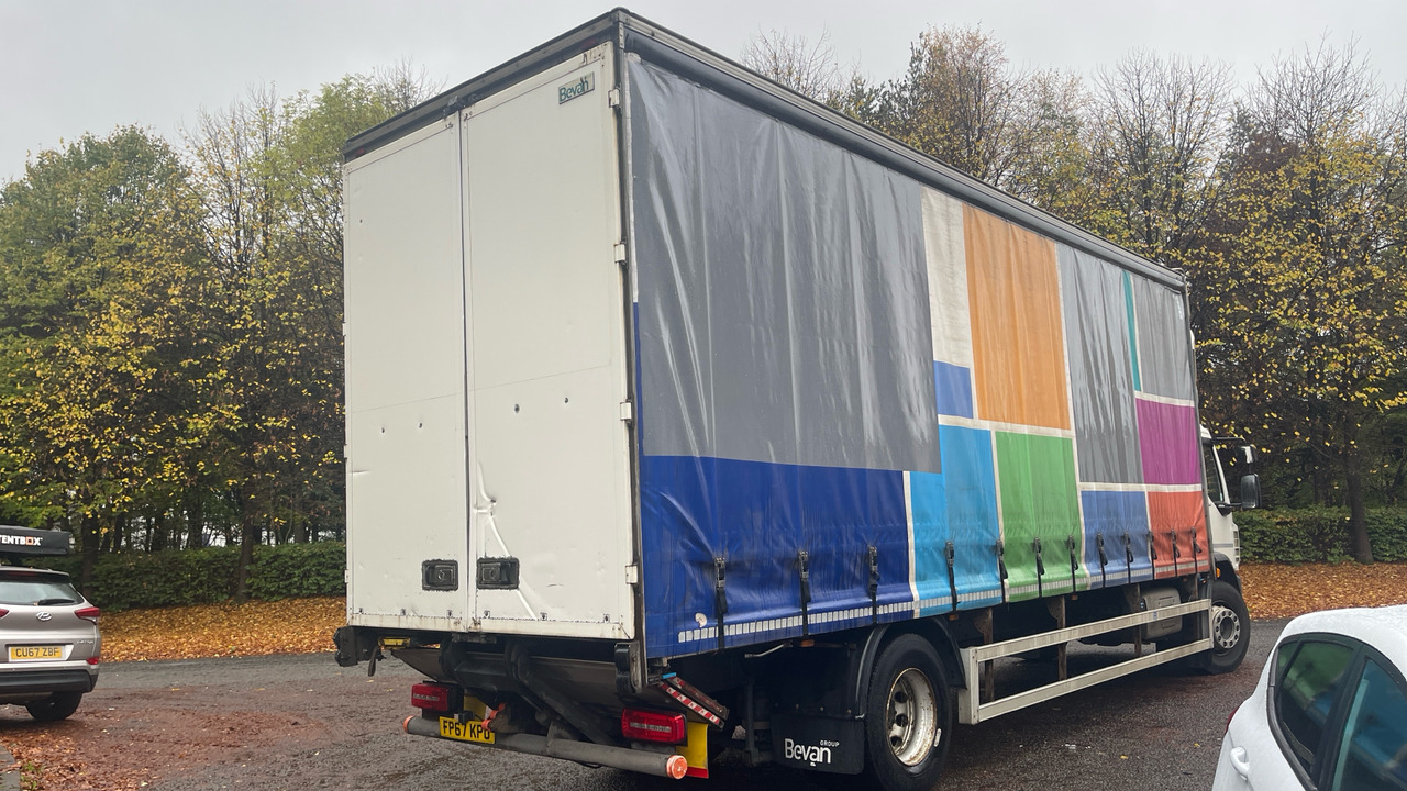 Daf LF 230 - Ponyvás teherautó: 4 kép. Daf LF 230 - Ponyvás teherautó: 4 kép.