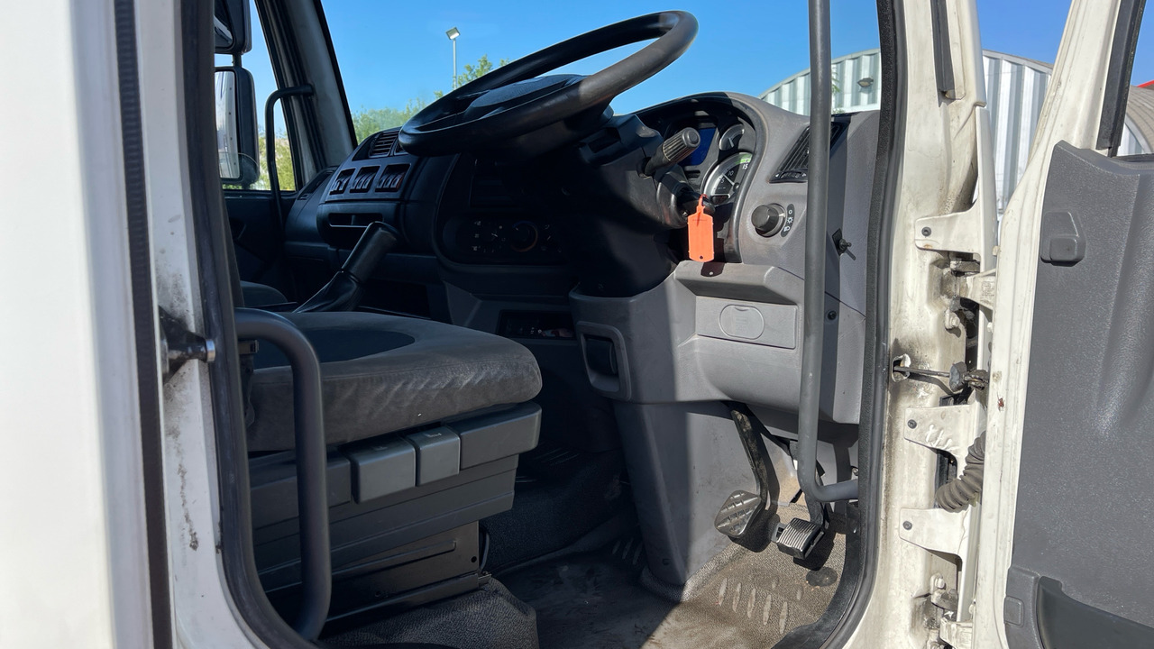 Daf LF 45.160 - Dobozos felépítményű teherautó: 5 kép. Daf LF 45.160 - Dobozos felépítményű teherautó: 5 kép.