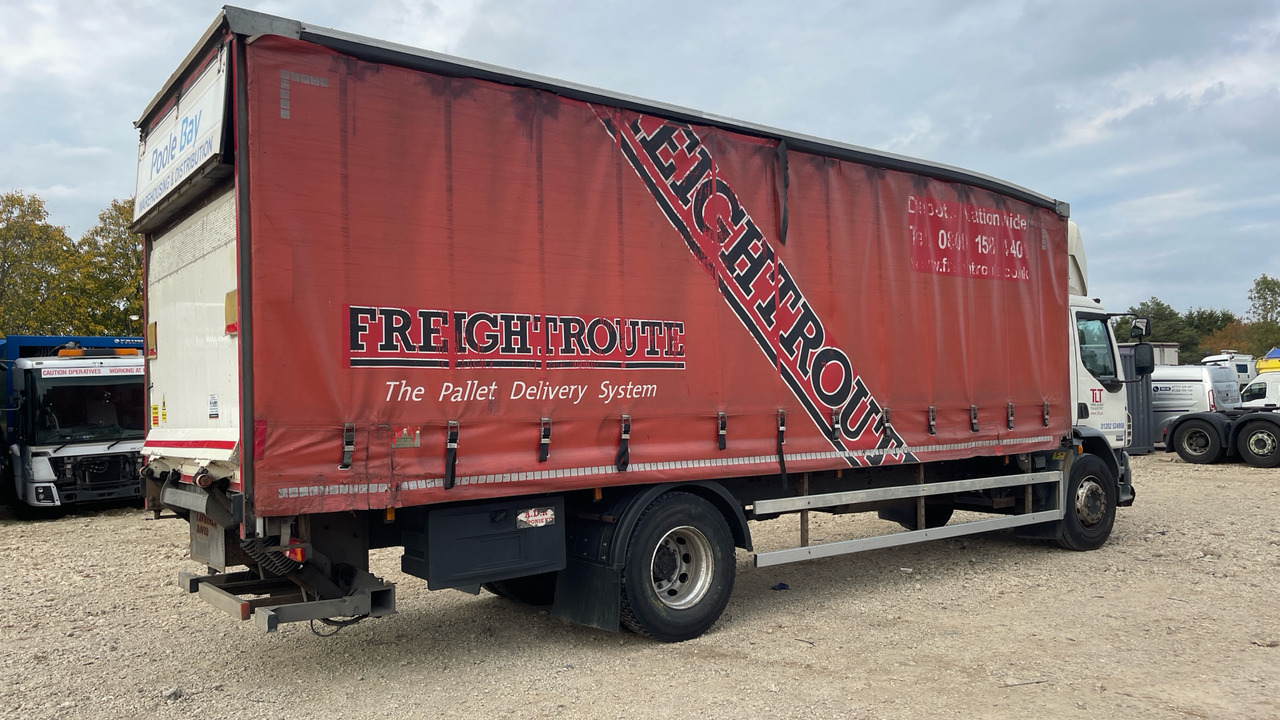 Daf LF 55.220 - Ponyvás teherautó: 4 kép. Daf LF 55.220 - Ponyvás teherautó: 4 kép.