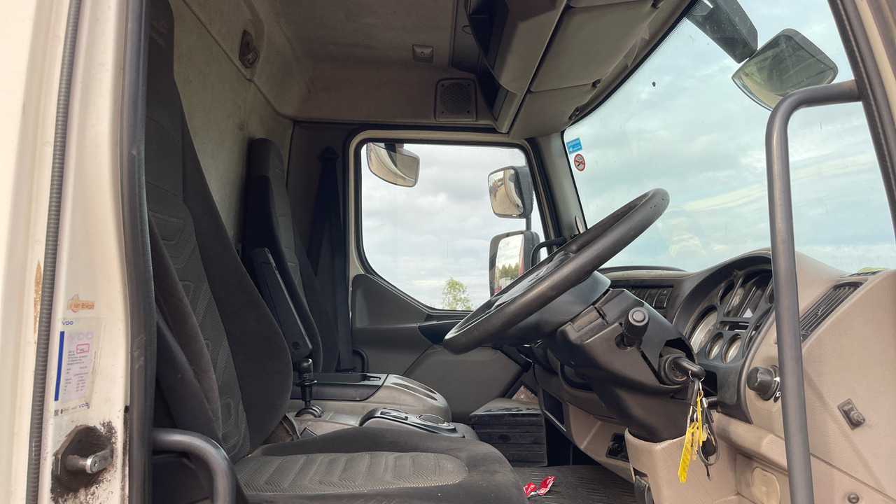 Daf LF 55.220 - Ponyvás teherautó: 5 kép. Daf LF 55.220 - Ponyvás teherautó: 5 kép.