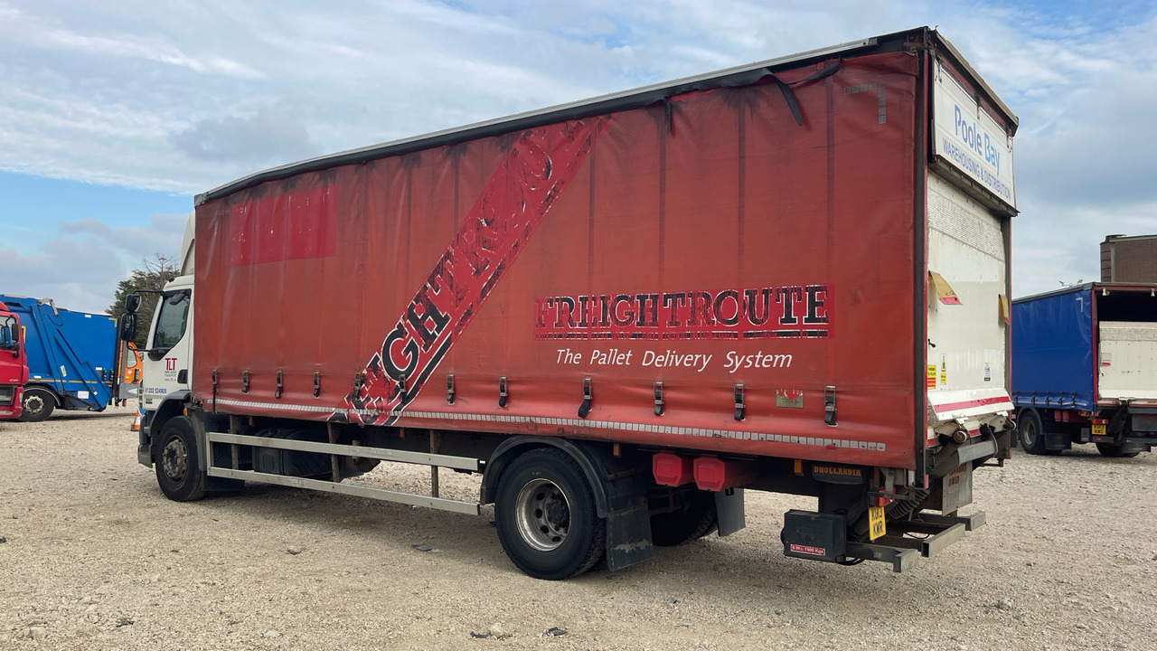 Daf LF 55.220 - Ponyvás teherautó: 3 kép. Daf LF 55.220 - Ponyvás teherautó: 3 kép.