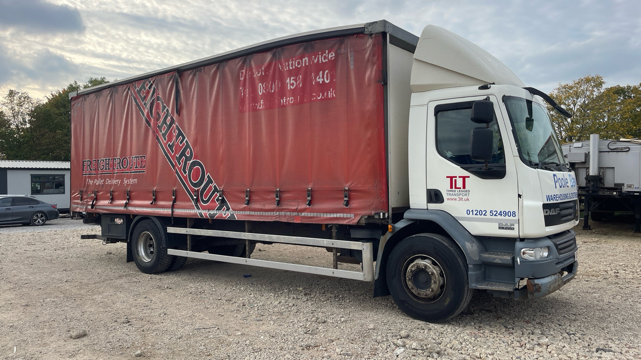 Daf LF 55.220 - Ponyvás teherautó: 1 kép. Daf LF 55.220 - Ponyvás teherautó: 1 kép.