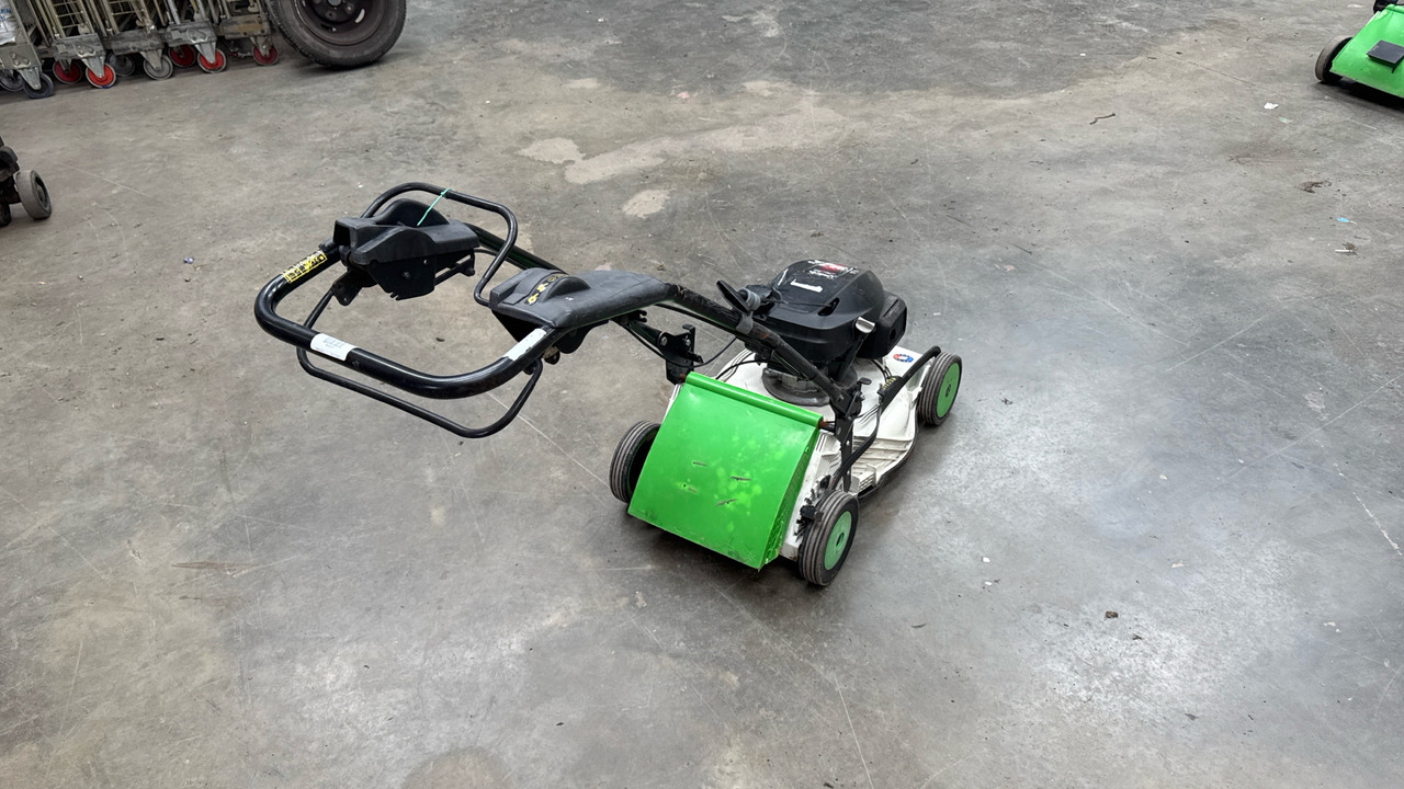 ETESIA PRO 46 PHCT - Építőipari berendezések: 3 kép. ETESIA PRO 46 PHCT - Építőipari berendezések: 3 kép.