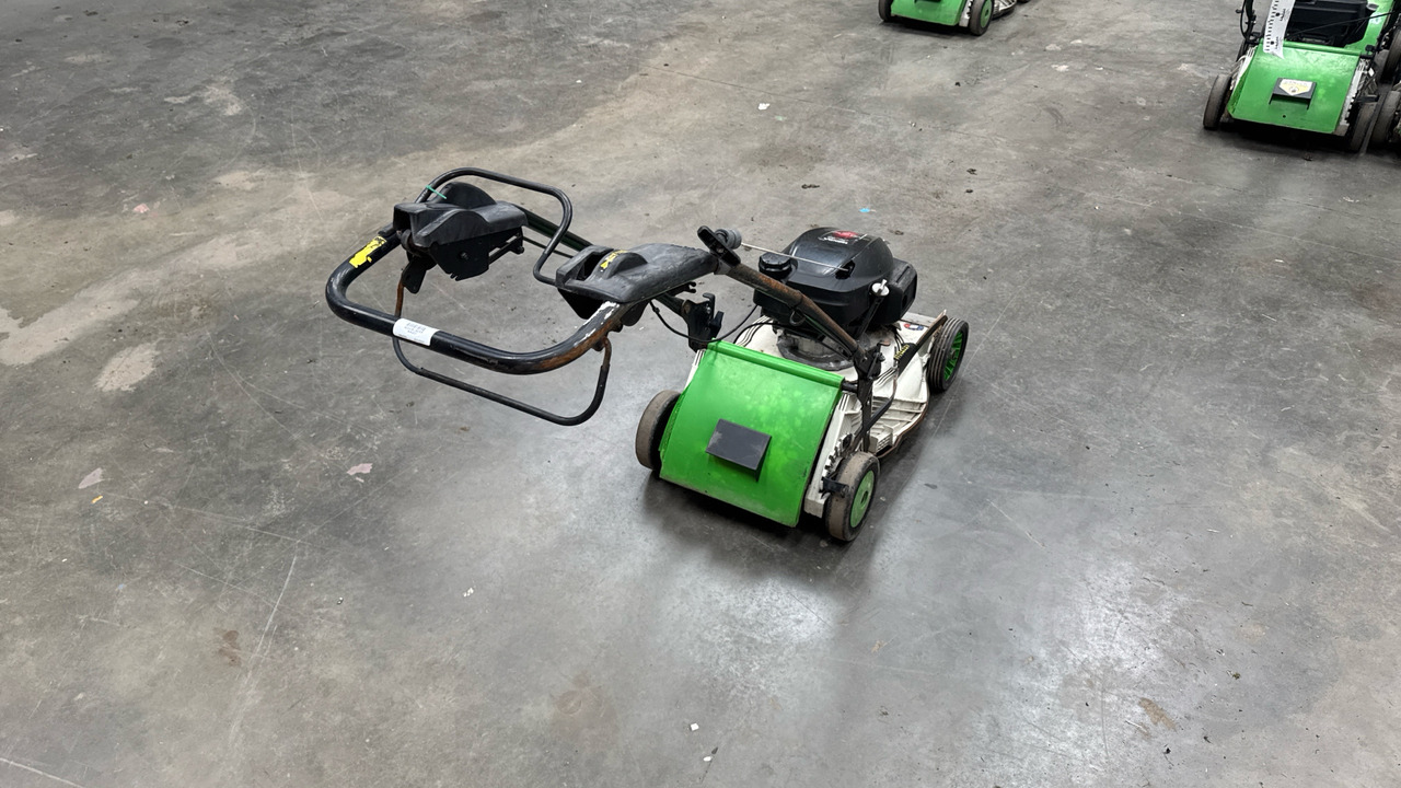 ETESIA PRO 46 PHCT - Építőipari berendezések: 3 kép. ETESIA PRO 46 PHCT - Építőipari berendezések: 3 kép.