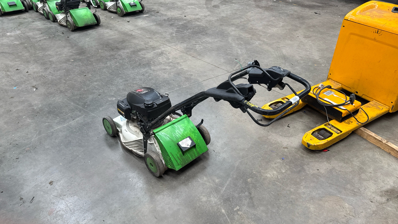 ETESIA PRO 46 PHCT - Építőipari berendezések: 4 kép. ETESIA PRO 46 PHCT - Építőipari berendezések: 4 kép.