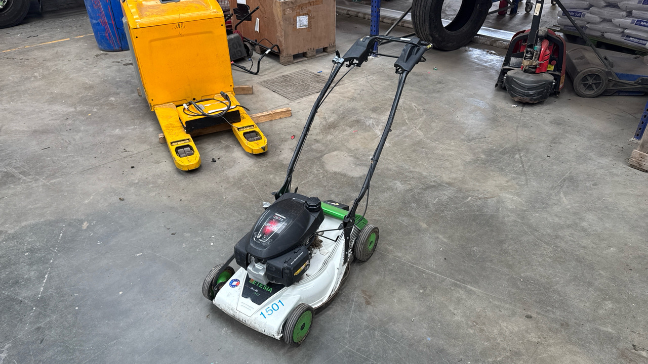 ETESIA PRO 46 PHCT - Építőipari berendezések: 1 kép. ETESIA PRO 46 PHCT - Építőipari berendezések: 1 kép.
