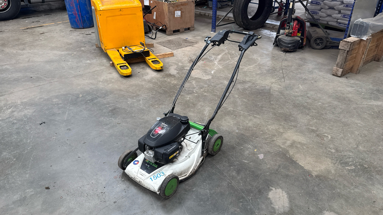 ETESIA PRO 46 PHCT - Építőipari berendezések: 1 kép. ETESIA PRO 46 PHCT - Építőipari berendezések: 1 kép.
