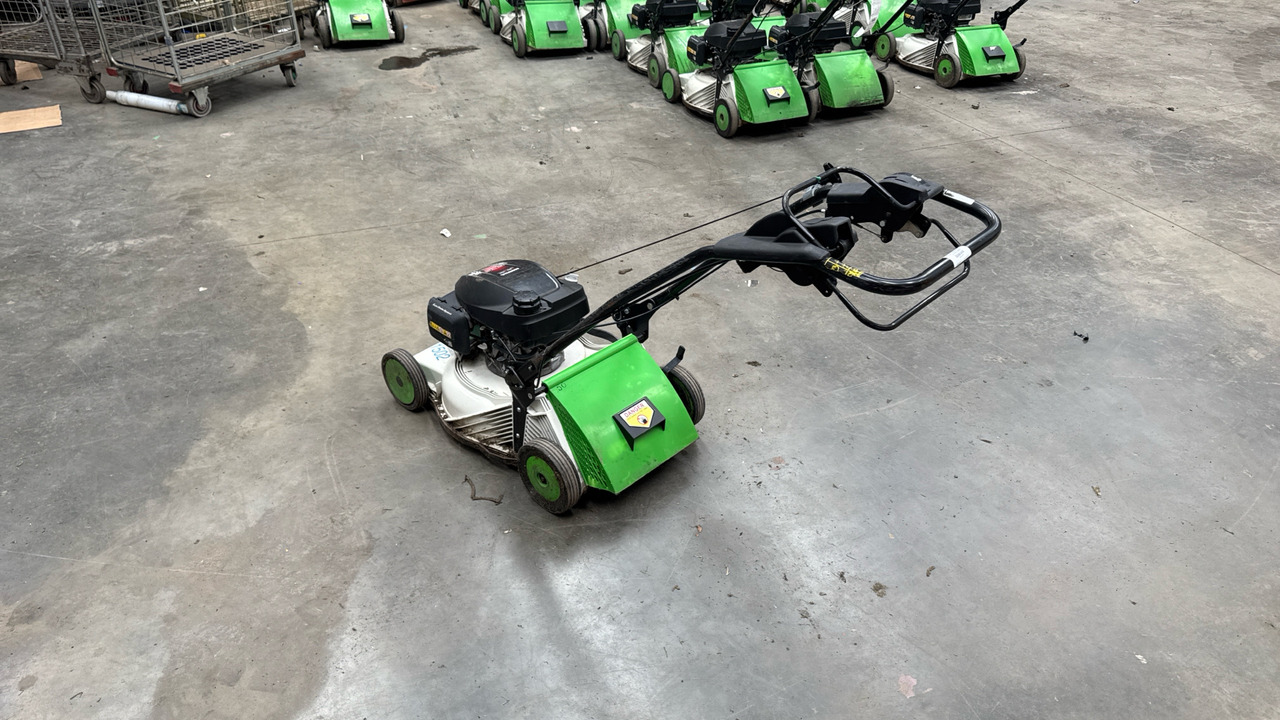 ETESIA PRO 46 PHCT - Építőipari berendezések: 4 kép. ETESIA PRO 46 PHCT - Építőipari berendezések: 4 kép.