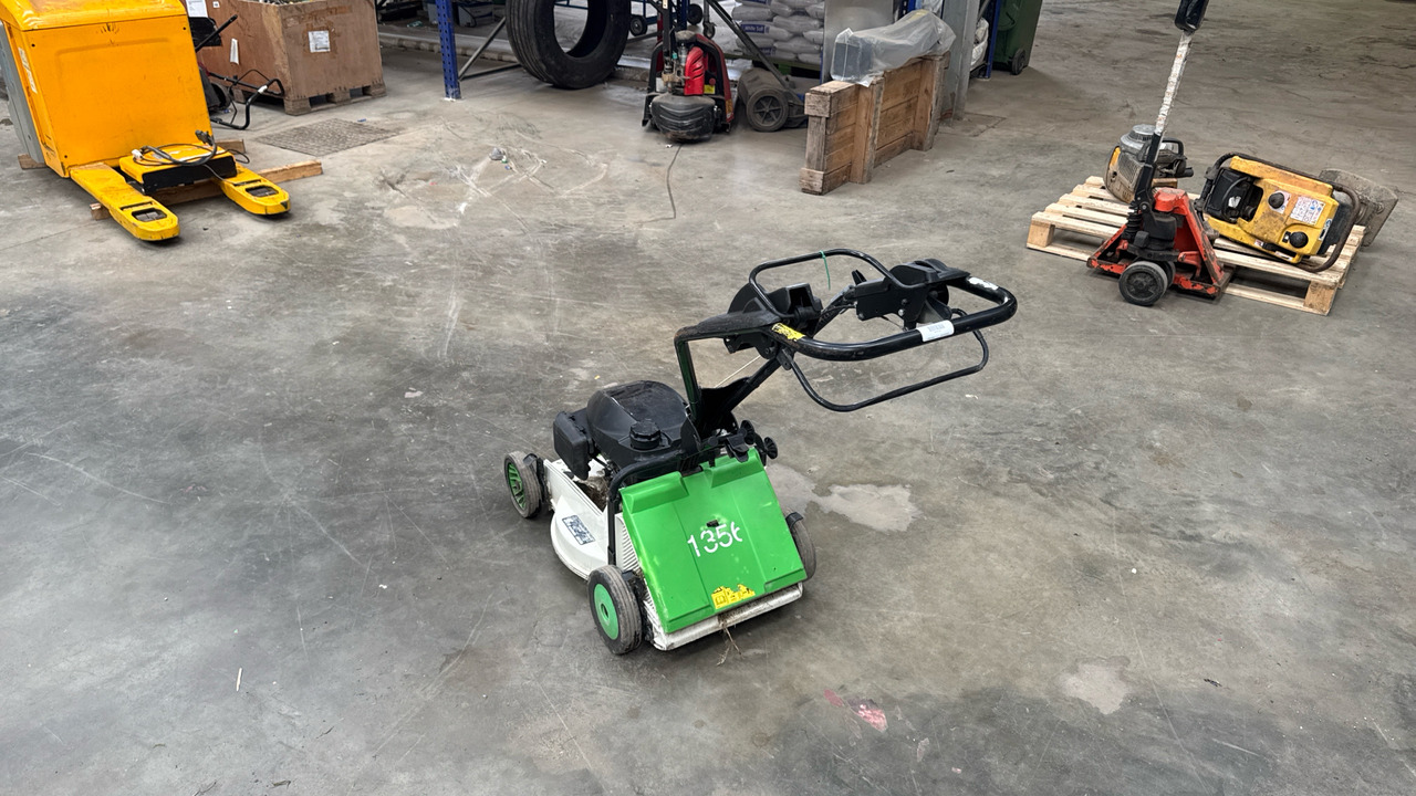 ETESIA PRO 46 PHTS3 - Építőipari berendezések: 2 kép. ETESIA PRO 46 PHTS3 - Építőipari berendezések: 2 kép.