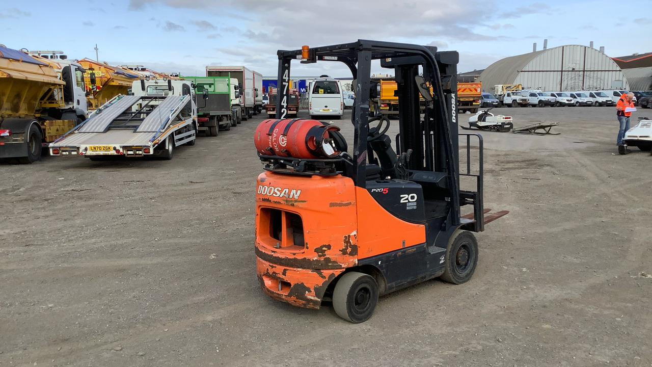 DOOSAN PRO-20 - Egyéb gépek: 3 kép. DOOSAN PRO-20 - Egyéb gépek: 3 kép.