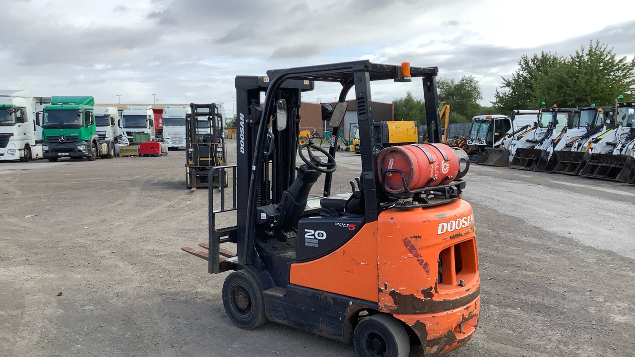 DOOSAN PRO-20 - Egyéb gépek: 4 kép. DOOSAN PRO-20 - Egyéb gépek: 4 kép.